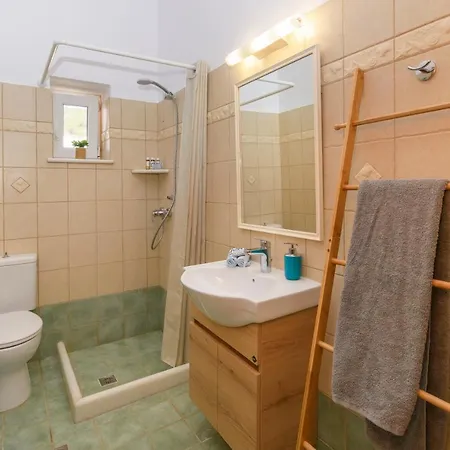 Salty Villas, Kallisti *
